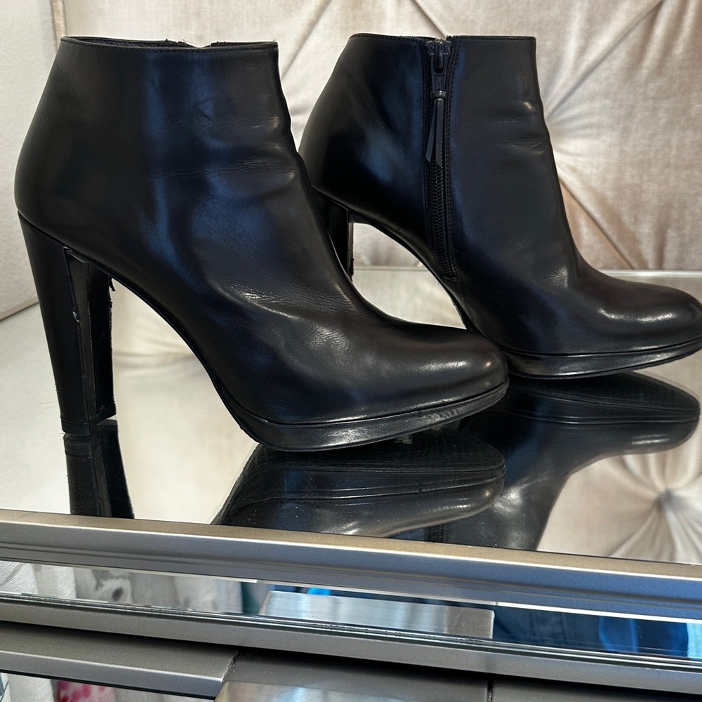 Stuart Weitzman Black Dress Nappa Booties size 6M